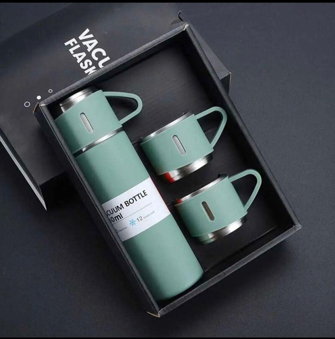 👉 Vacuum Insulated Bottle Set with Cups for Travel & Gifting