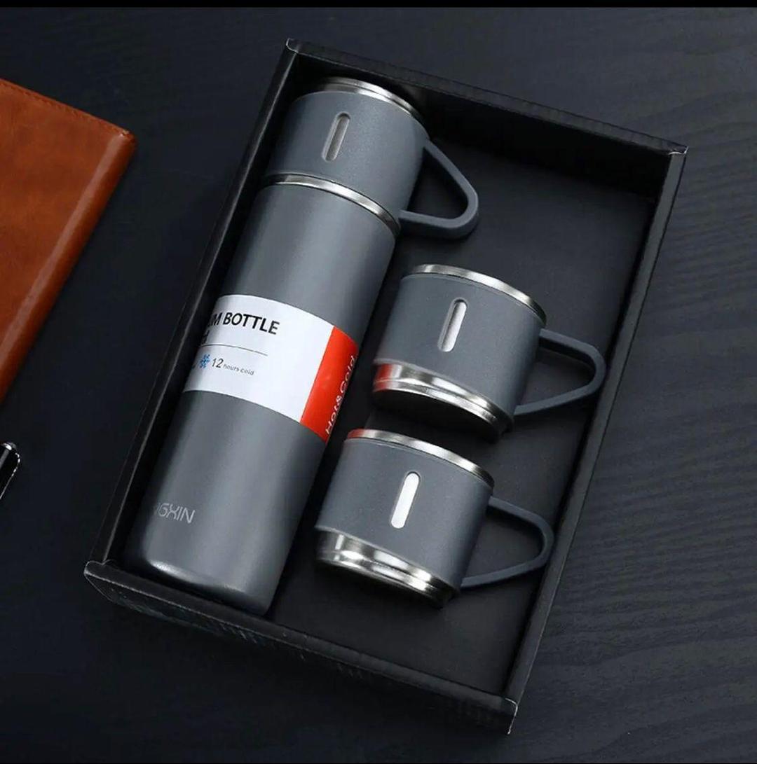 👉 Vacuum Insulated Bottle Set with Cups for Travel & Gifting